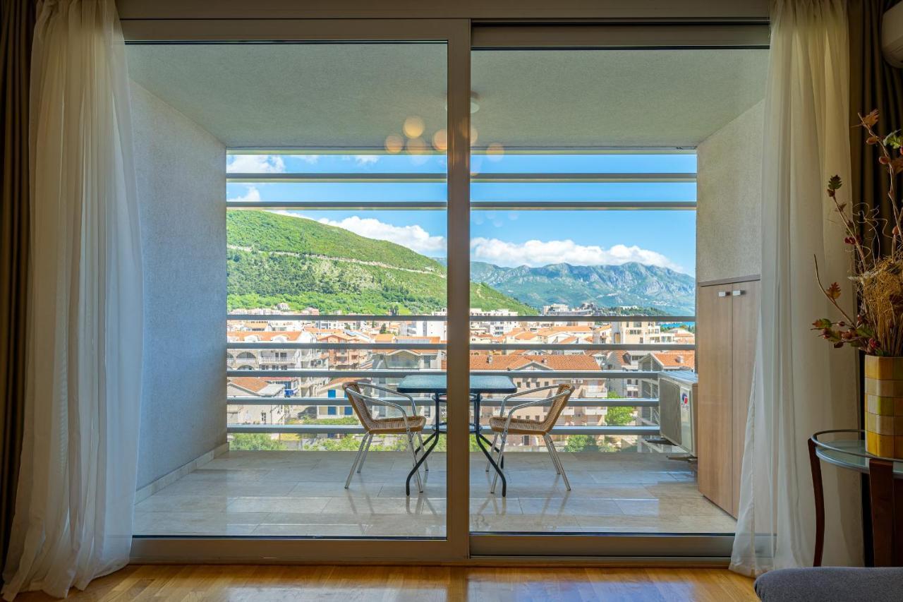 Sea View Apartments In Budva Kültér fotó